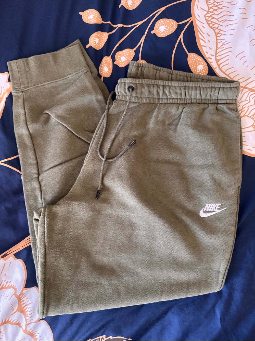 Nike men’s Olive Green Fleece Jogger Pants